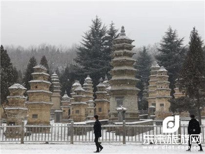 老君山+云臺(tái)山+郭亮村+包公祠+開封黃河少林寺+洛陽龍門石窟+清明上河園雙飛六日游